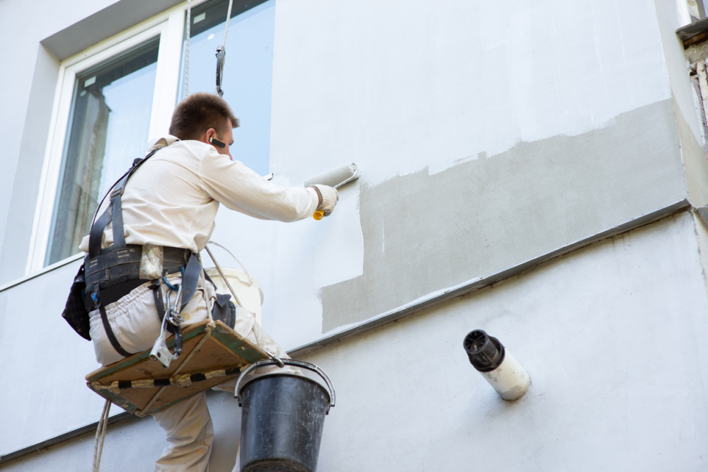Vad är involverat i en typisk fasadrenovering?