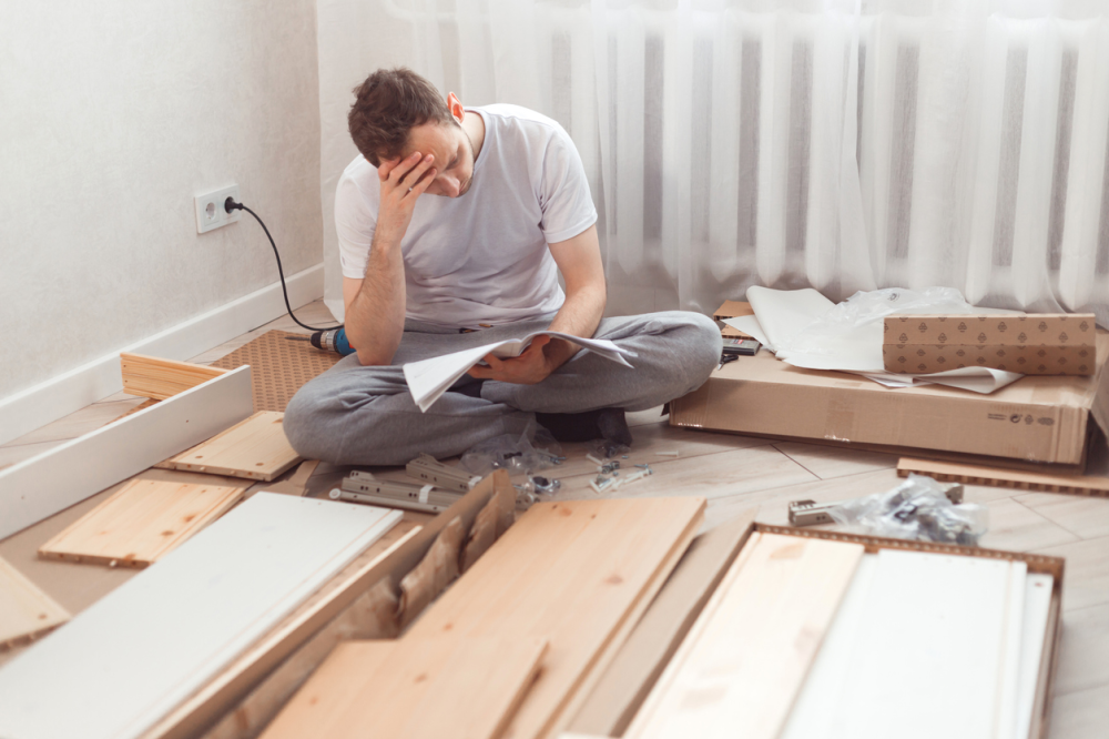 Hur du hittar en professionell hantverkare för möbelmontering